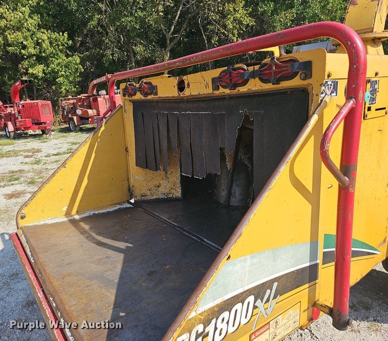 image for item OG9487 2008 Vermeer BC1800XL  wood chipper