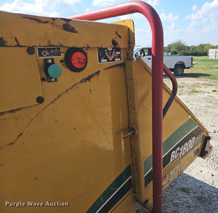 image for item OG9487 2008 Vermeer BC1800XL  wood chipper