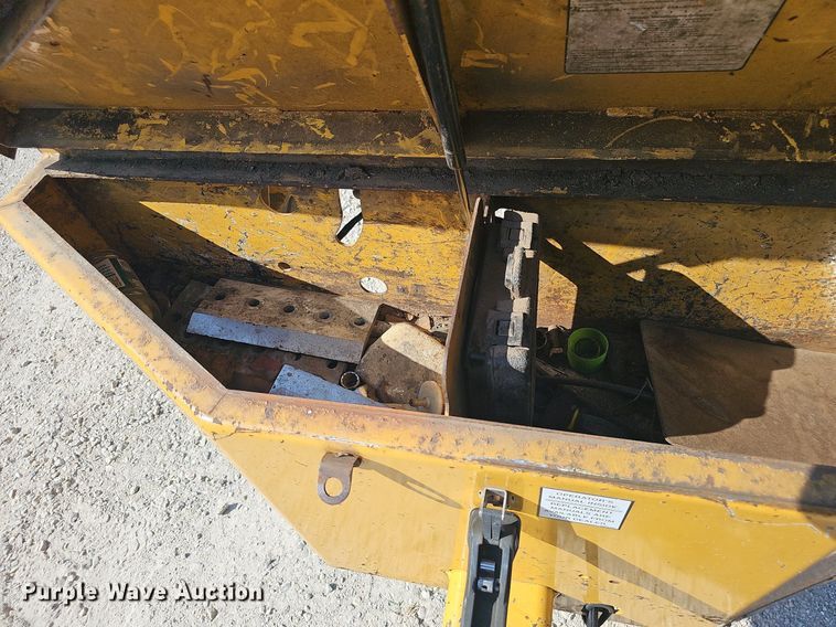 image for item OG9487 2008 Vermeer BC1800XL  wood chipper