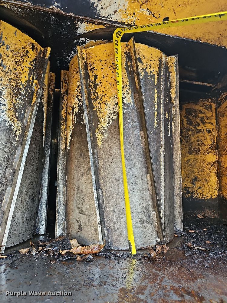 image for item OG9487 2008 Vermeer BC1800XL  wood chipper