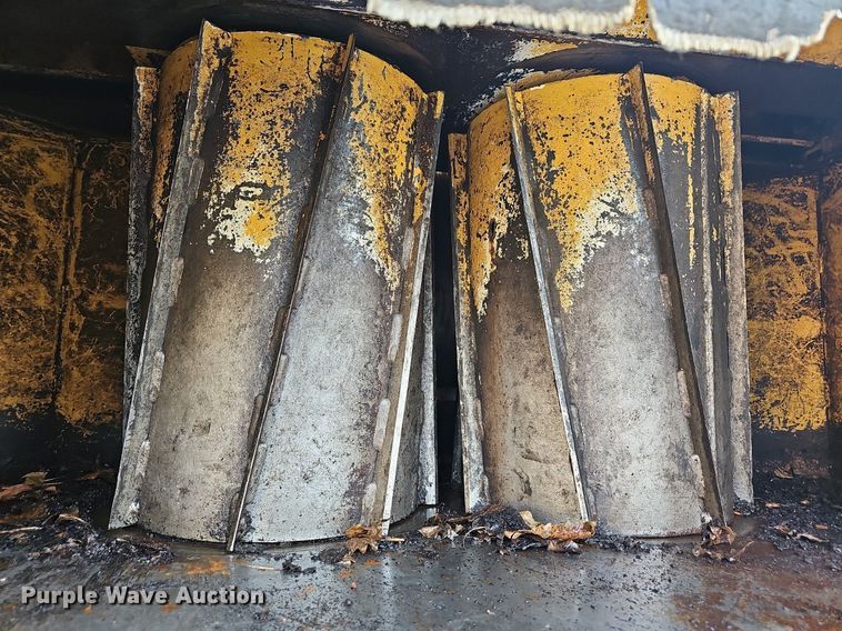 image for item OG9487 2008 Vermeer BC1800XL  wood chipper