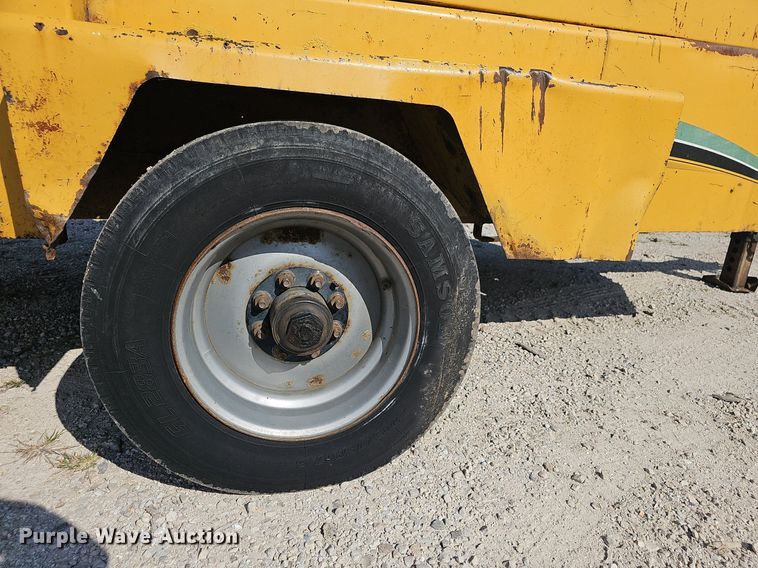 image for item OG9487 2008 Vermeer BC1800XL  wood chipper