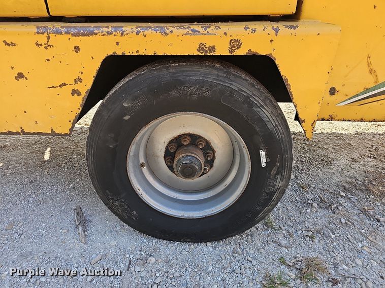 image for item OG9487 2008 Vermeer BC1800XL  wood chipper