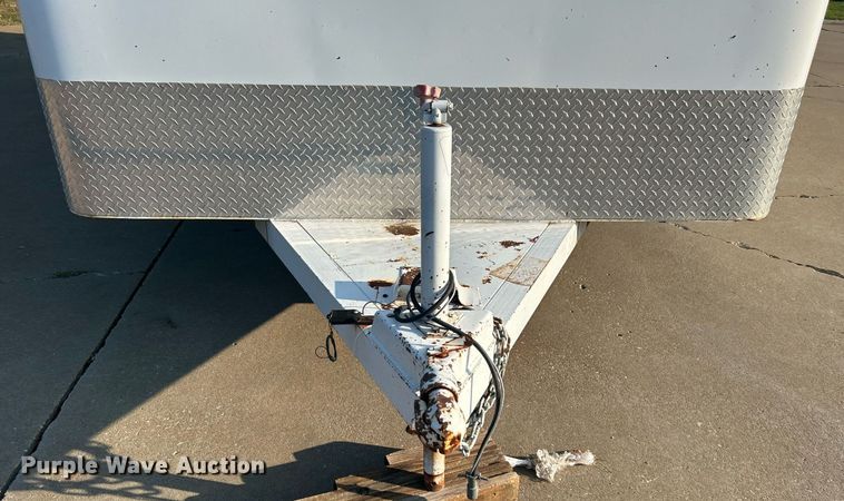 image for item DJ6343 2004 W-W Trailer  enclosed cargo trailer