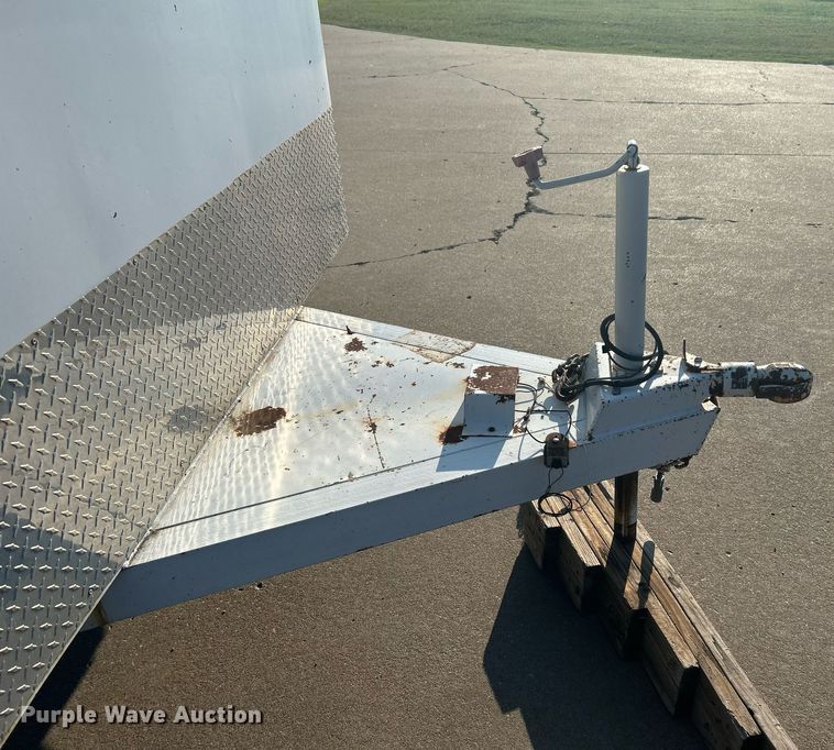 image for item DJ6343 2004 W-W Trailer  enclosed cargo trailer