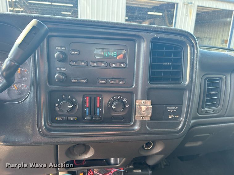 2005 Chevrolet Silverado 2500HD pickup truck in Oologah, OK Item DJ6347 for sale Purple Wave