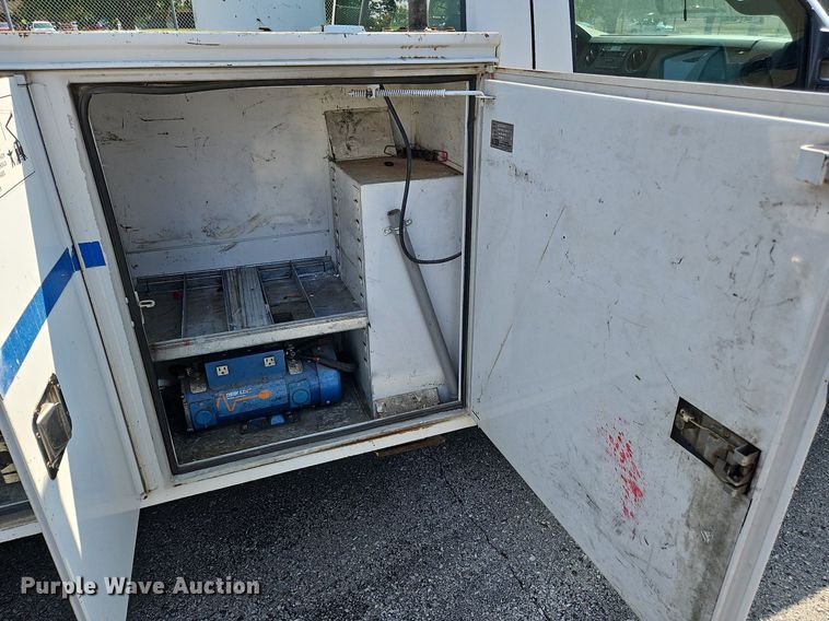 image for item DK1101 2011 Ford F550 Super Duty XL  bucket truck