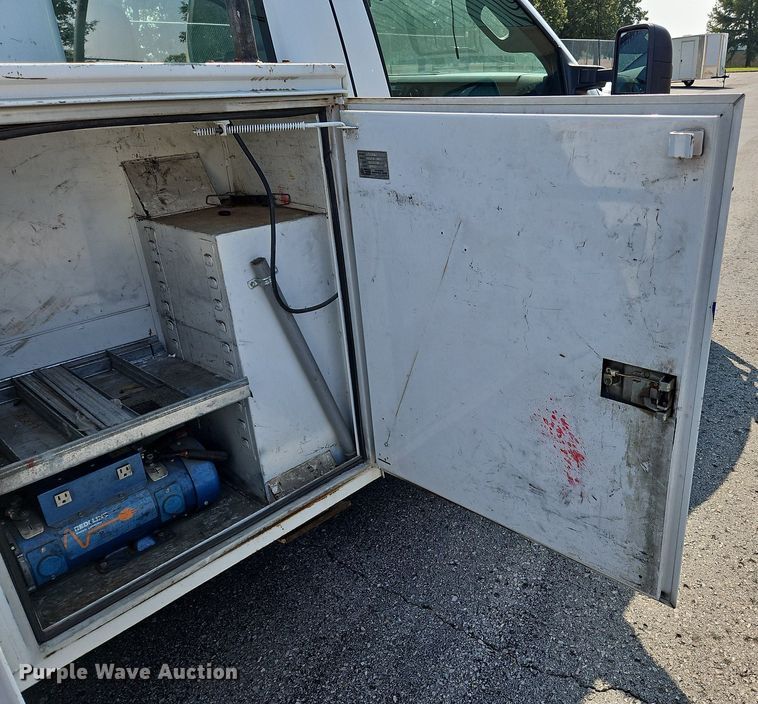 image for item DK1101 2011 Ford F550 Super Duty XL  bucket truck