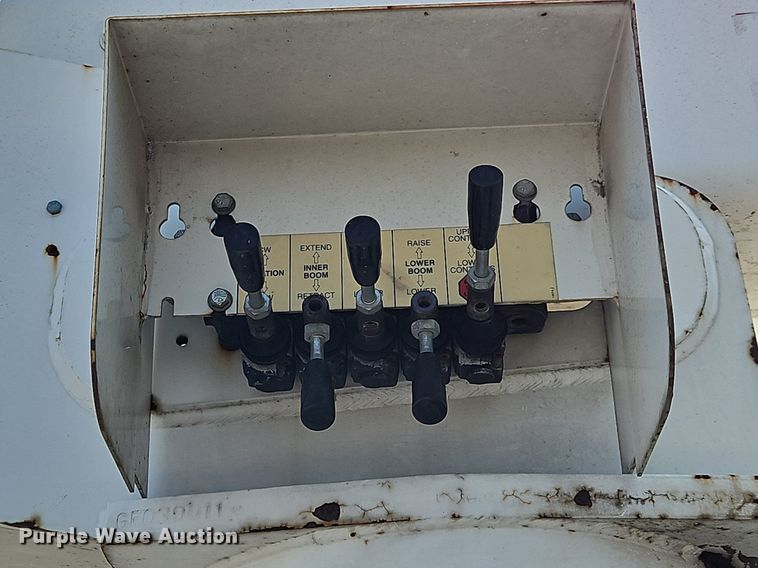 image for item DK1101 2011 Ford F550 Super Duty XL  bucket truck