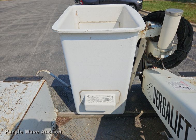 image for item DK1101 2011 Ford F550 Super Duty XL  bucket truck