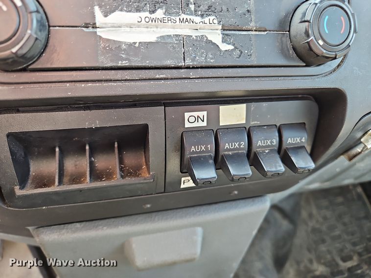 image for item DK1101 2011 Ford F550 Super Duty XL  bucket truck