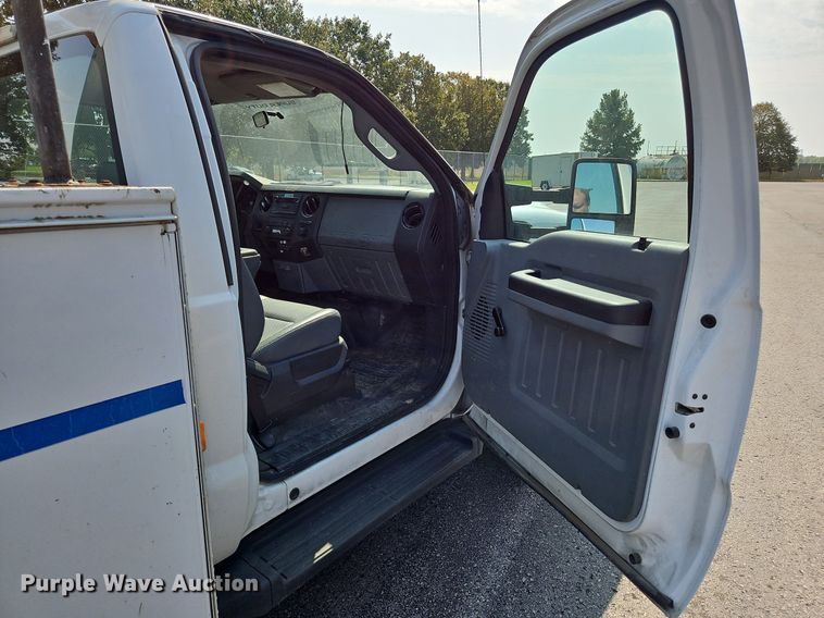 image for item DK1101 2011 Ford F550 Super Duty XL  bucket truck