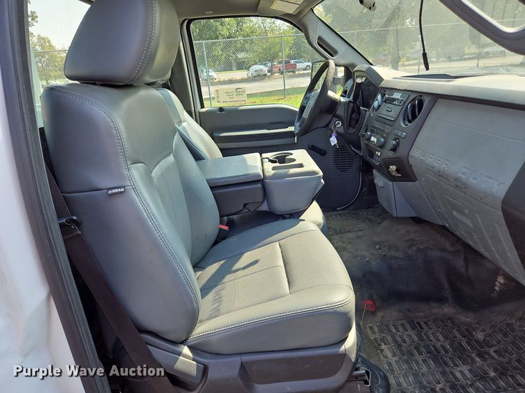 image for item DK1101 2011 Ford F550 Super Duty XL  bucket truck