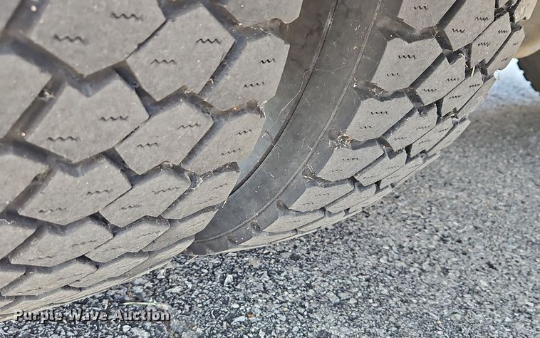 image for item DK1101 2011 Ford F550 Super Duty XL  bucket truck