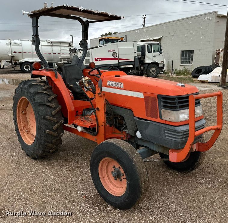 image for item DK2525 2005 Kubota MX5000E  tractor