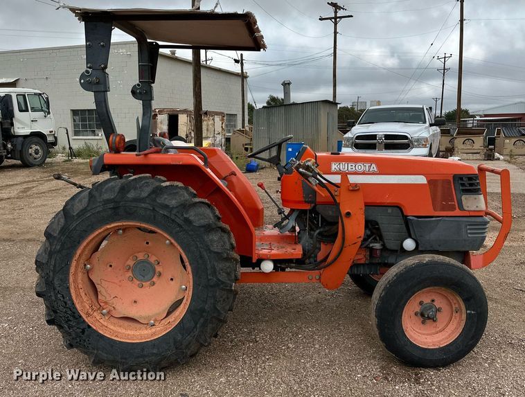 image for item DK2525 2005 Kubota MX5000E  tractor