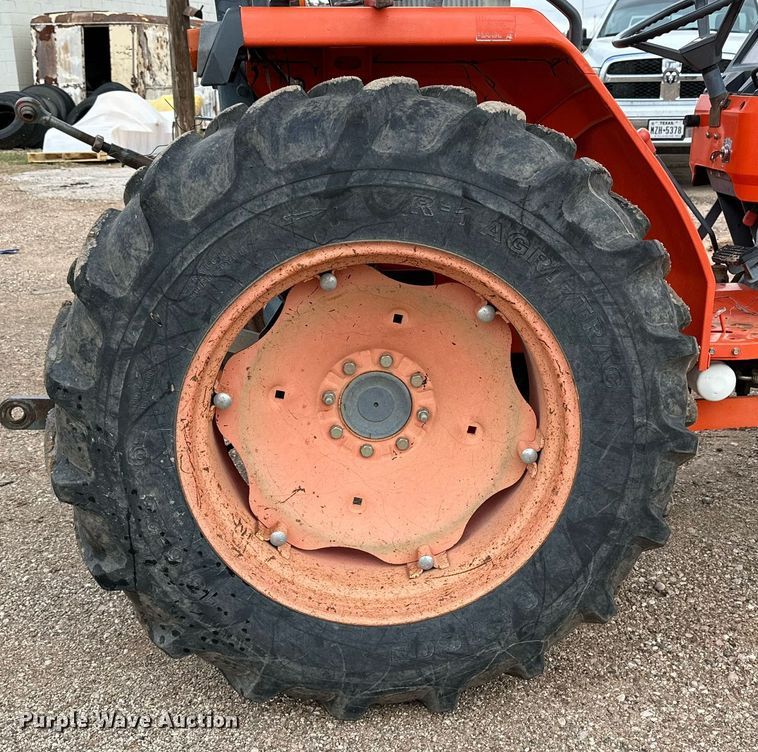image for item DK2525 2005 Kubota MX5000E  tractor