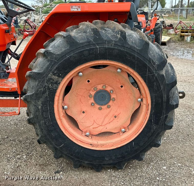 image for item DK2525 2005 Kubota MX5000E  tractor