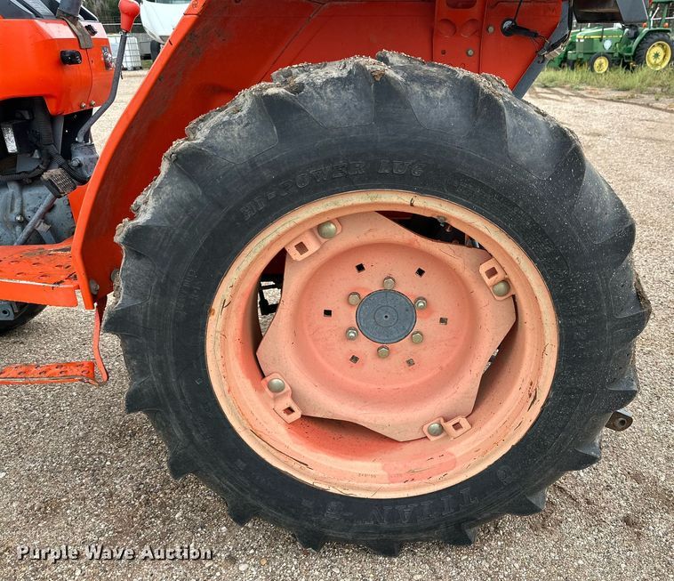 image for item DK2527 Kubota L2800D  MFWD tractor