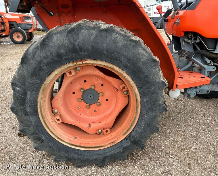 image for item DK2527 Kubota L2800D  MFWD tractor