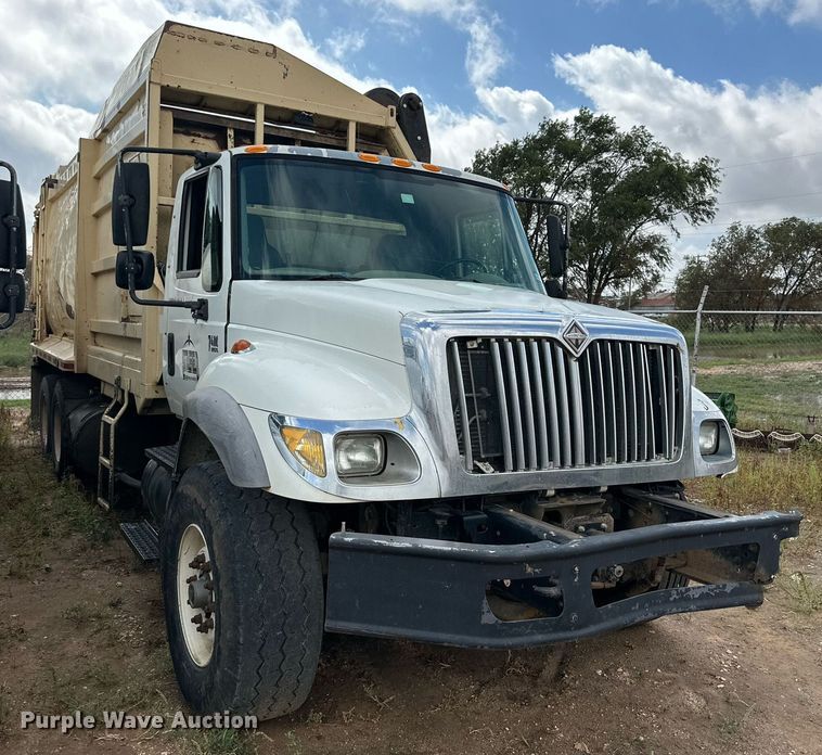image for item DK2528 2007 International 7400  refuse truck
