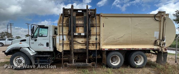 image for item DK2528 2007 International 7400  refuse truck