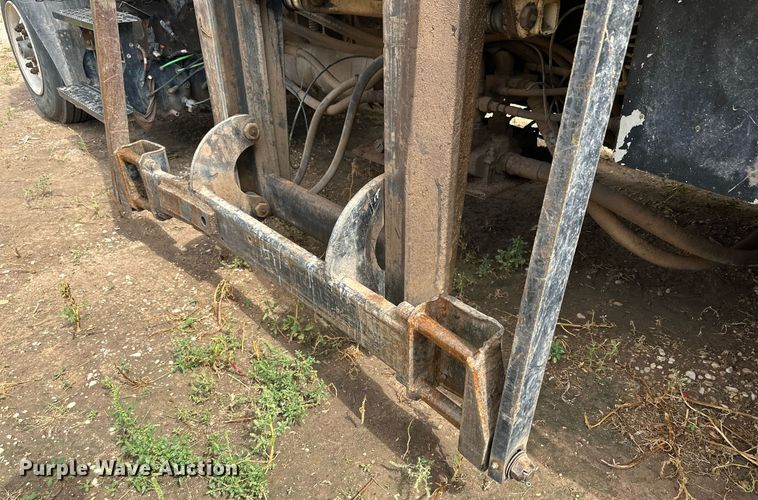 image for item DK2528 2007 International 7400  refuse truck