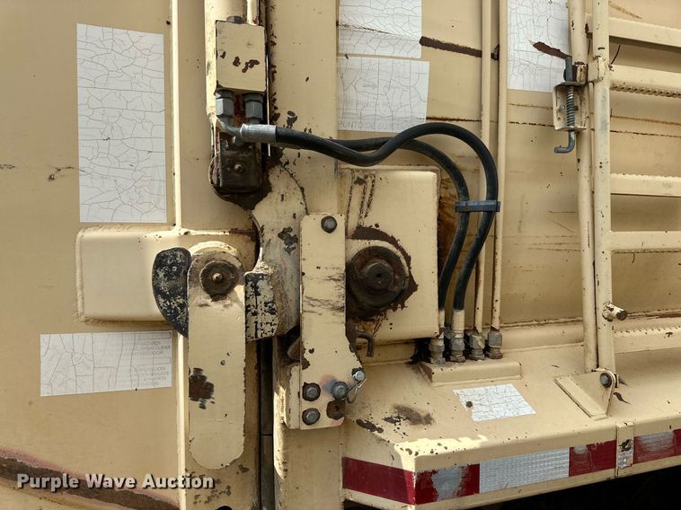 image for item DK2528 2007 International 7400  refuse truck