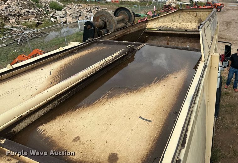 image for item DK2528 2007 International 7400  refuse truck