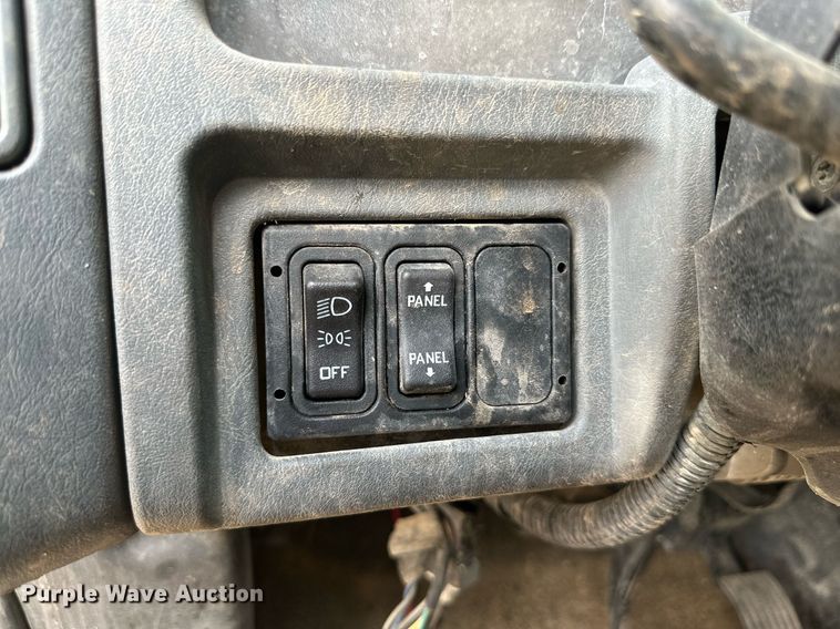 image for item DK2528 2007 International 7400  refuse truck