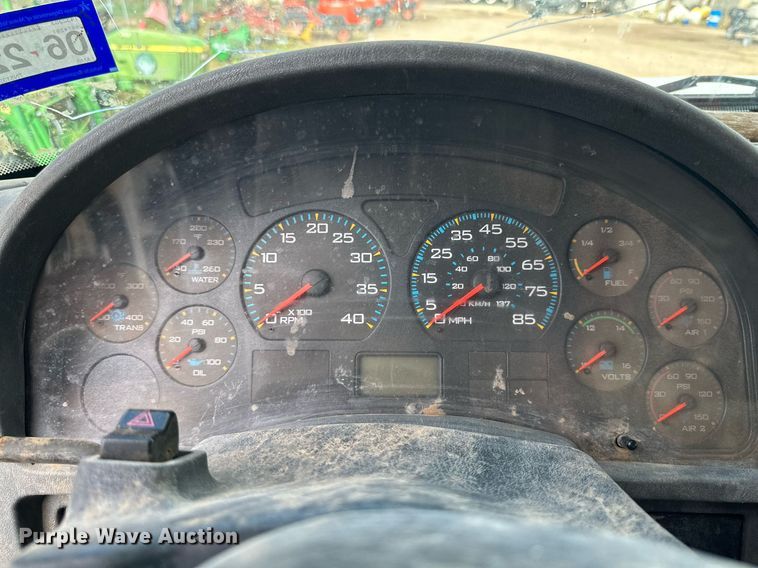 image for item DK2528 2007 International 7400  refuse truck