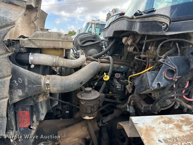 image for item DK2528 2007 International 7400  refuse truck