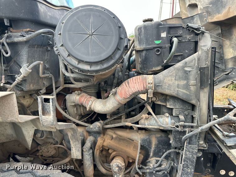 image for item DK2528 2007 International 7400  refuse truck