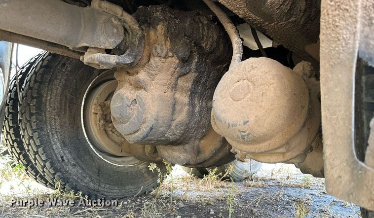 image for item DK2528 2007 International 7400  refuse truck