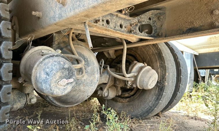 image for item DK2528 2007 International 7400  refuse truck