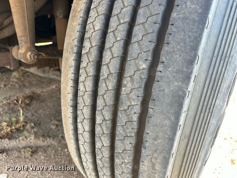 image for item DK2528 2007 International 7400  refuse truck