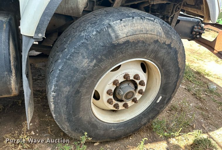 image for item DK2528 2007 International 7400  refuse truck