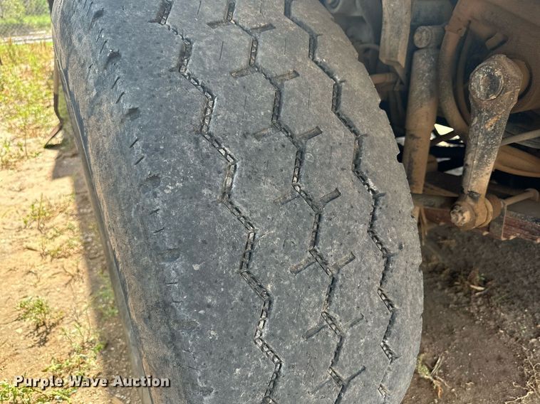 image for item DK2528 2007 International 7400  refuse truck