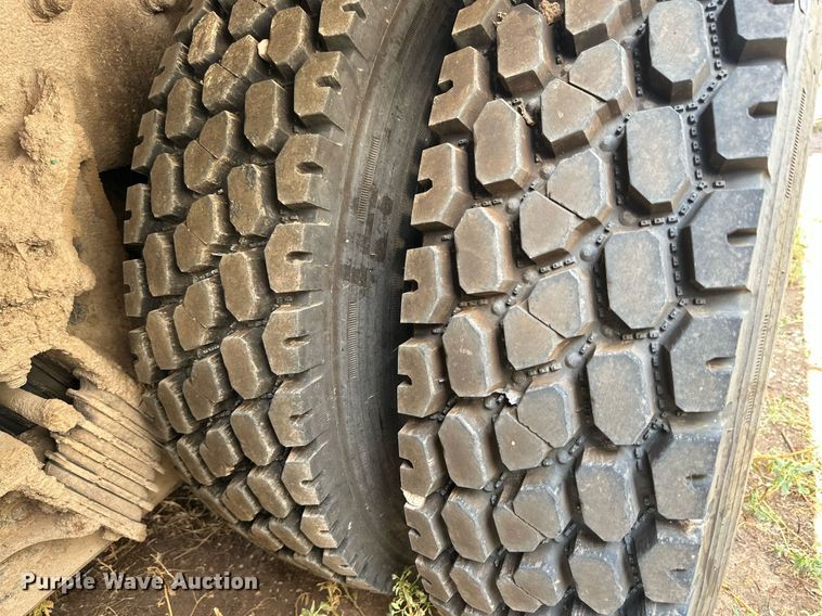 image for item DK2528 2007 International 7400  refuse truck