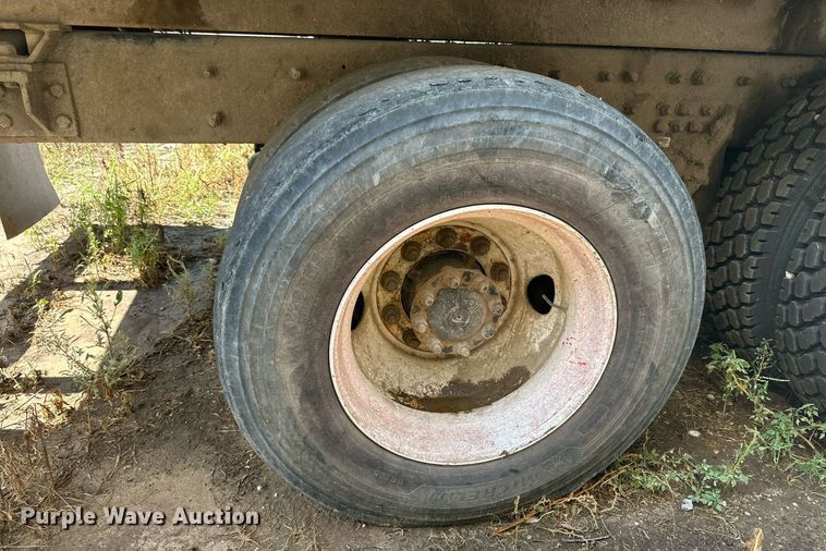 image for item DK2528 2007 International 7400  refuse truck