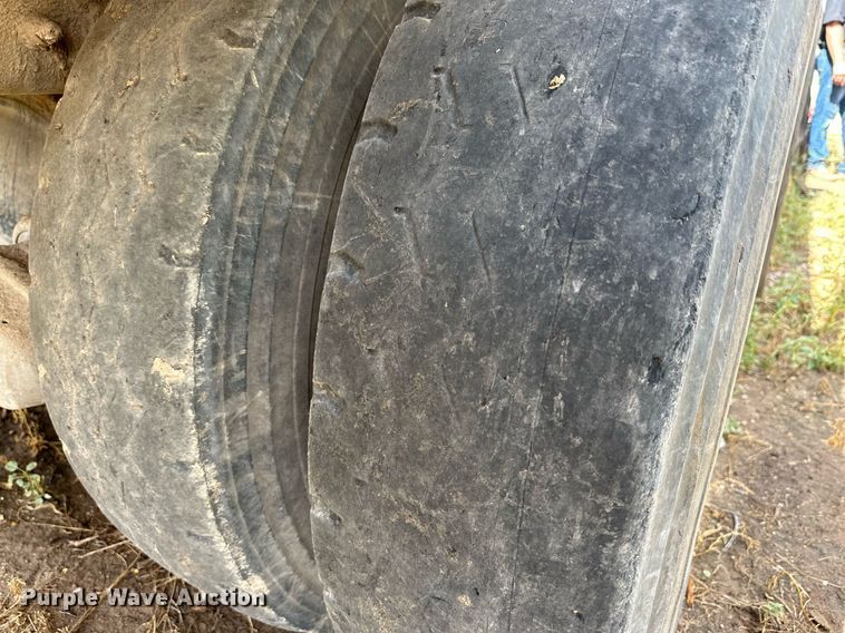 image for item DK2528 2007 International 7400  refuse truck