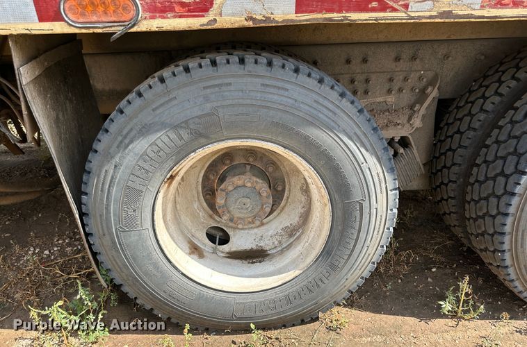 image for item DK2528 2007 International 7400  refuse truck