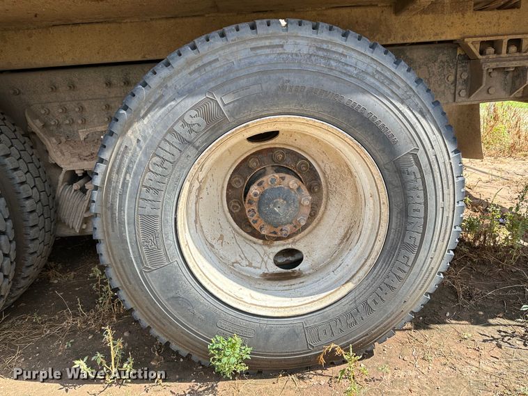 image for item DK2528 2007 International 7400  refuse truck