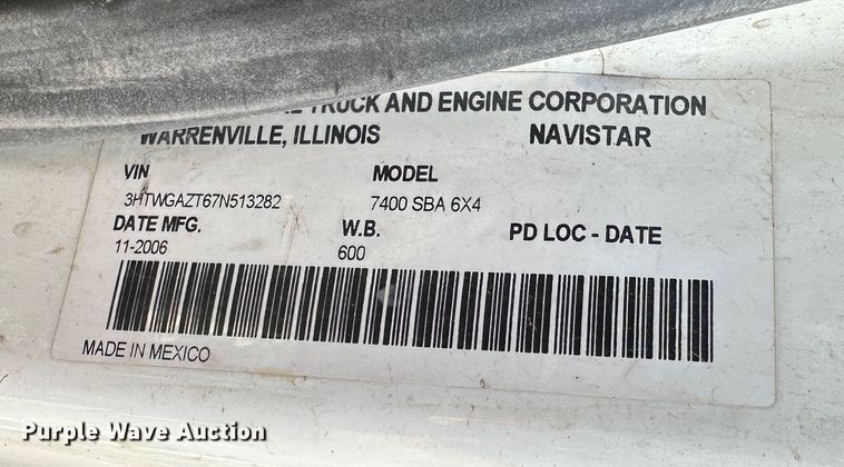 image for item DK2528 2007 International 7400  refuse truck