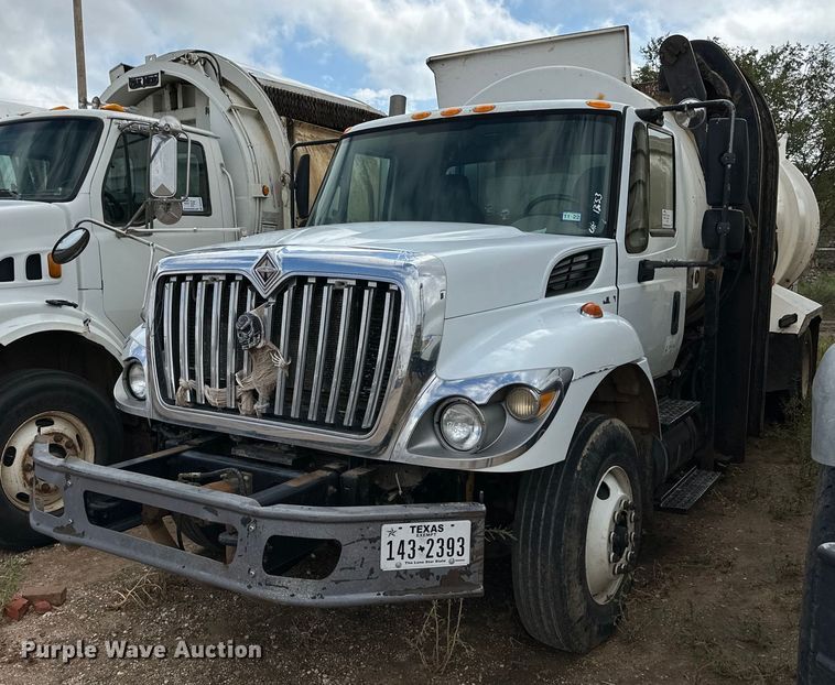 image for item DK2529 2009 International 7300  refuse truck