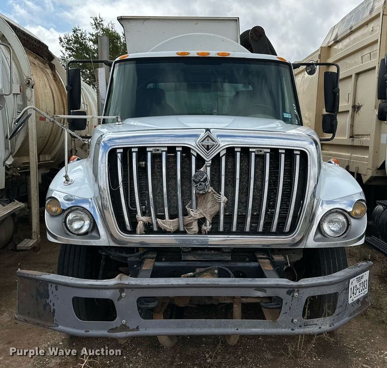 image for item DK2529 2009 International 7300  refuse truck