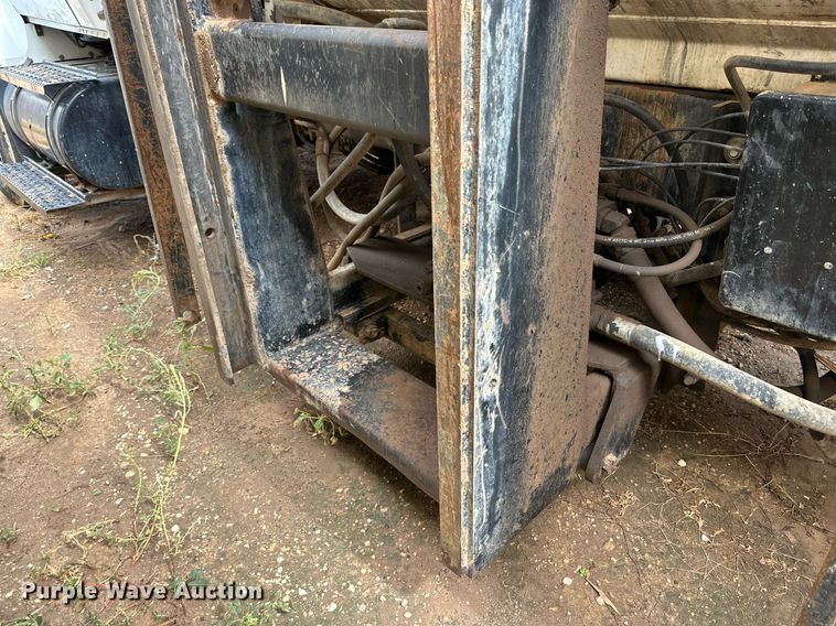 image for item DK2529 2009 International 7300  refuse truck