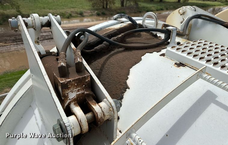 image for item DK2529 2009 International 7300  refuse truck