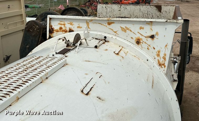 image for item DK2529 2009 International 7300  refuse truck