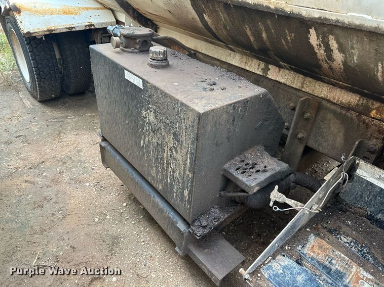 image for item DK2529 2009 International 7300  refuse truck